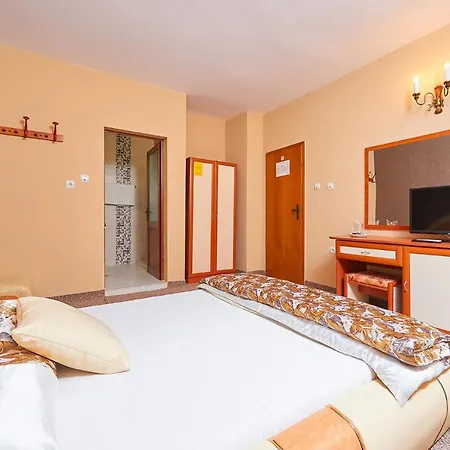 Otel Peneka 2*