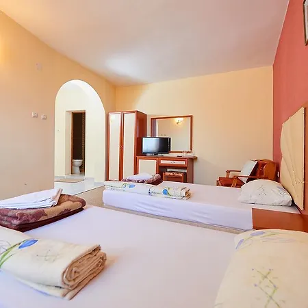 Otel Peneka 2*