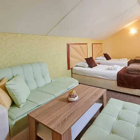Otel Peneka 2*