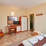 Ξενοδοχείο Peneka 2*